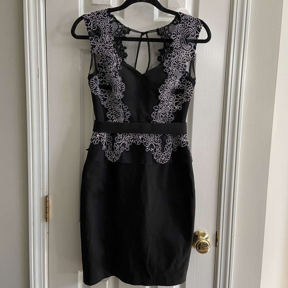 AIDAN MATTOX textured sheath cocktail dress with mesh and white lace size small